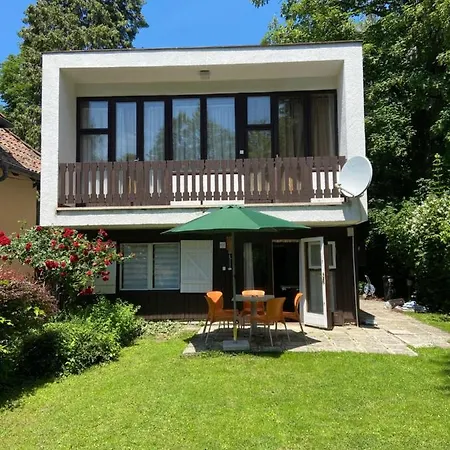 Jokai Park Nyaralo Casa de Férias *