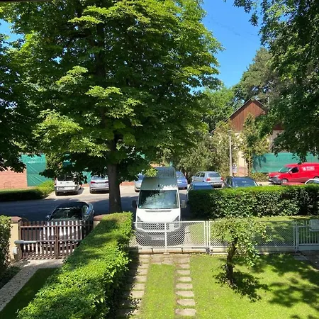 Jokai Park Nyaralo Casa de Férias *