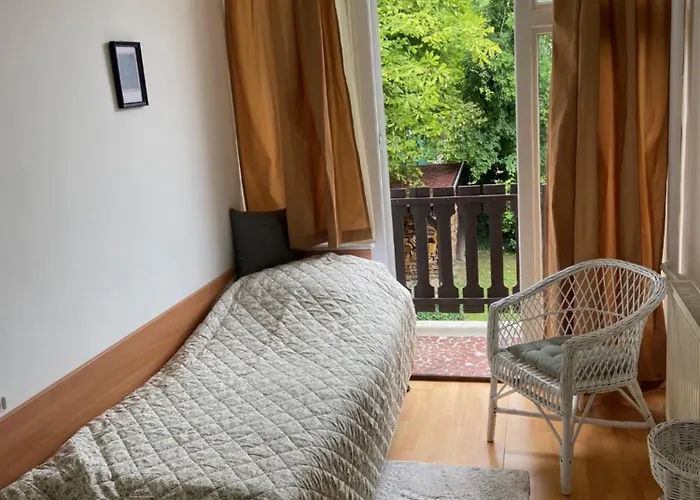 Jokai Park Nyaralo Casa de Férias *